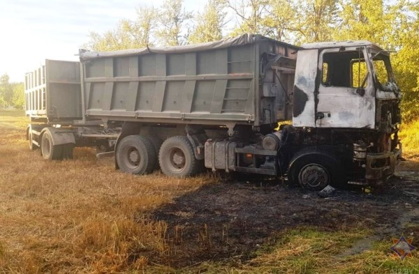 В Барановичском районе при перевозке зерна загорелся МАЗ