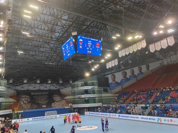 В Бресте российские гандболистки обыграли сборную Кыргызстана в первом матче на II Играх стран СНГ со счетом 76:1 В Бресте российские гандболистки обыграли сборную Кыргызстана в первом матче на II Играх стран СНГ со счетом 76:1