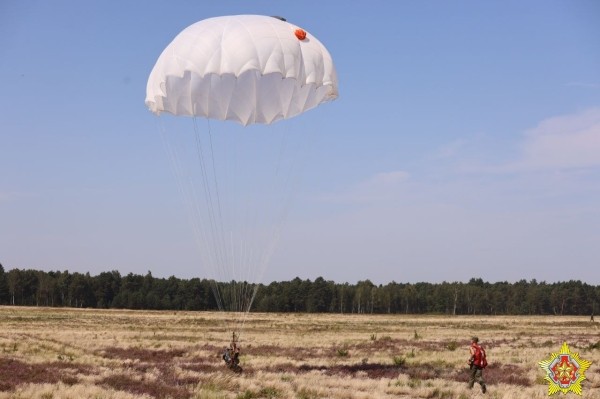 На базе 38-й Брестской отдельной десантно-штурмовой бригады проходит пятидневный сбор с офицерами-выпускниками