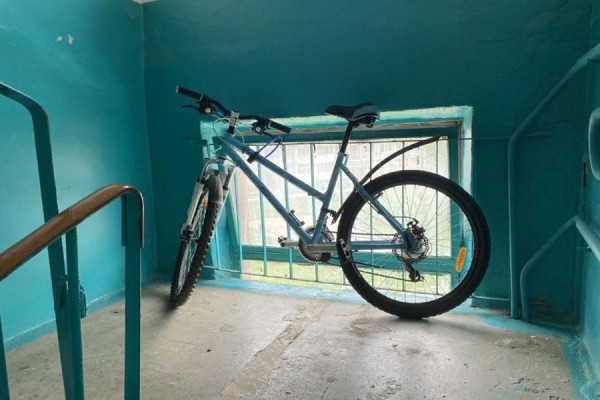 Оштрафовать могут за велосипед на лестничной клетке и распитие пива на скамейке. О каких суммах идет речь?