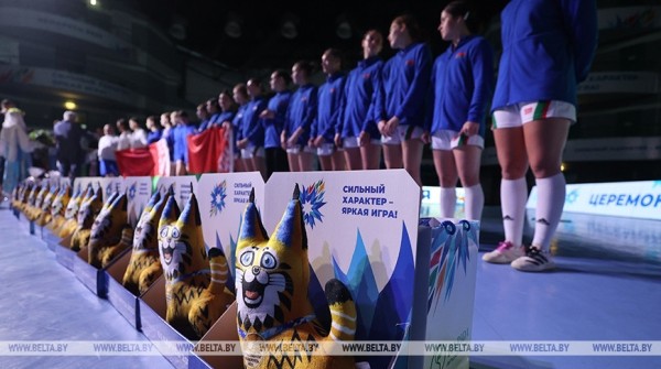 Горячая поддержка трибун, атмосфера дружбы и уважения на Играх. В Бресте наградили девушек-гандболисток