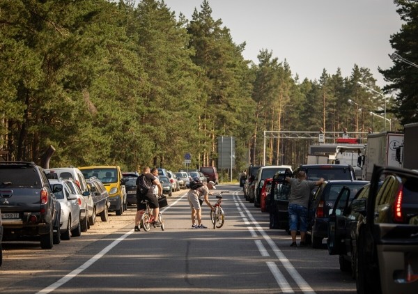 «Наши пожилые водители почти все в разводе». Пообщались с дальнобойщиками на белорусско-литовской границе