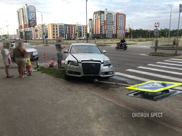 
                Читатель: Два Audi столкнулись вчера вечером в Бресте
            