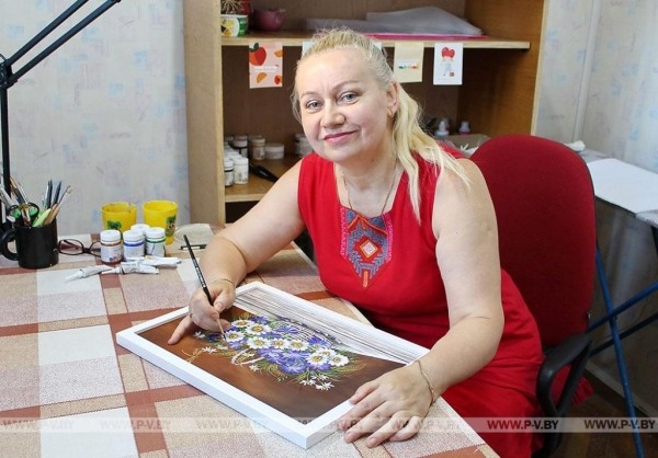 Сувенирную продукцию к «Дожинкам» изготавливают на фабрике художественных изделий в Пинске