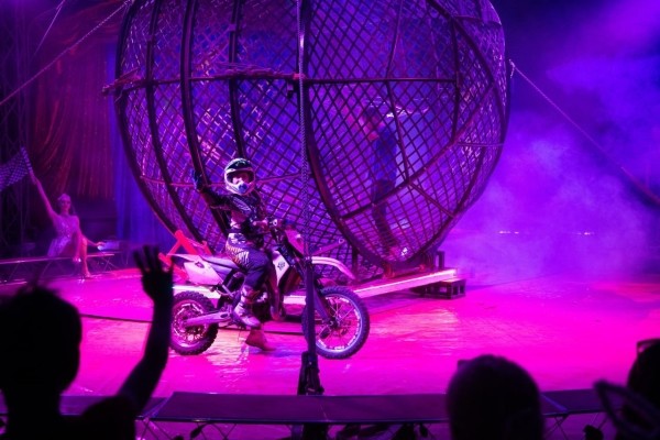 ВПЕРВЫЕ! Цирк-шапито «SIRIUS» представит в Бресте новое экстрим-шоу «Колумбийский форсаж»