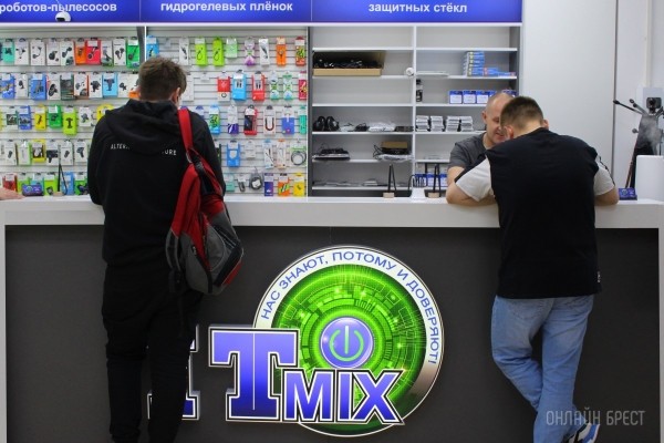 Смартфон упал в воду. Что делать?