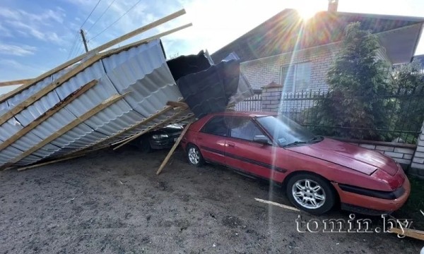 В Брестском районе гроза обесточила 14 населенных пунктов, с трех домов сорвало крыши