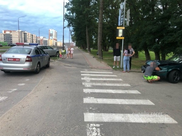 
                Читатель: Два Audi столкнулись вчера вечером в Бресте
            