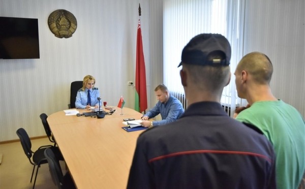 Ногой в голову милиционера ударил мужчина в Барановичах Ногой в голову милиционера ударил мужчина в Барановичах