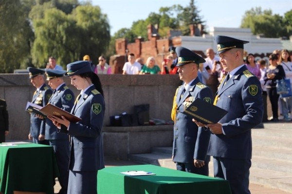 Почти 40 новобранцев-таможенников приняли присягу в Брестской крепости Почти 40 новобранцев-таможенников приняли присягу в Брестской крепости
