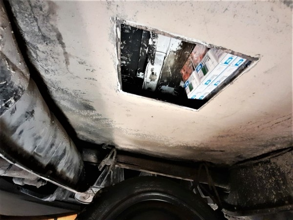 Поляка штрафуют, а он все равно в тайниках возит сигареты из Беларуси