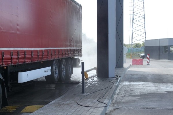 Что говорят водители об обязательной дезинфекции транспорта на границе