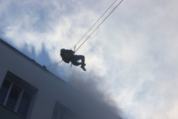 Сотрудники МЧС в Кобрине ликвидировали условный пожар и спасли людей из административного здания