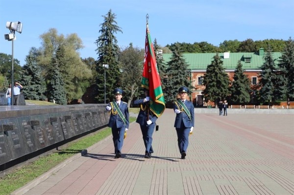 Почти 40 новобранцев-таможенников приняли присягу в Брестской крепости Почти 40 новобранцев-таможенников приняли присягу в Брестской крепости
