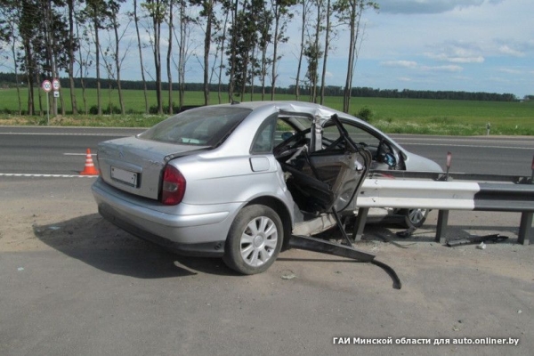 «Это не отбойник, это шампур»: что говорят белорусы о страшной аварии на трассе М6. Другие случаи и как решить проблему?