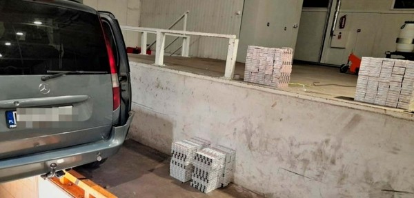 Поляка штрафуют, а он все равно в тайниках возит сигареты из Беларуси