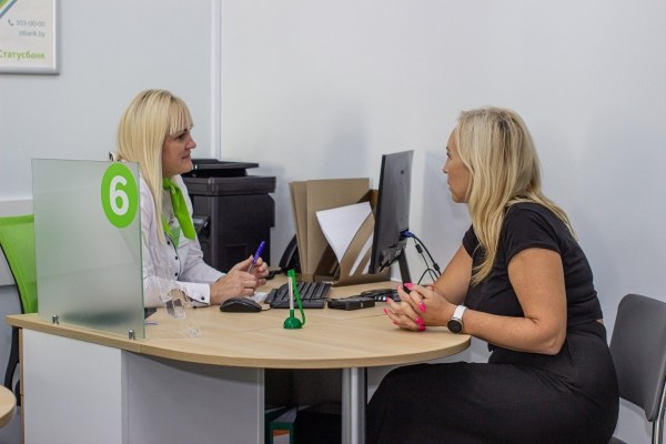 СтатусБанк открыл в центре Бреста первое отделение с вкусными курсами. Это как?