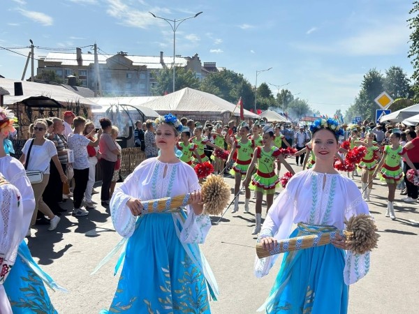 Ганцевичи встречают областные Дожинки. Фото и видео Ганцевичи встречают областные Дожинки. Фото и видео