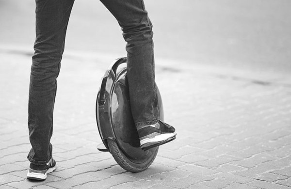 Мужчина на моноколесе выехал на дорогу на красный свет, и его сбил автомобиль. Кого признали виновным? Мужчина на моноколесе выехал на дорогу на красный свет, и его сбил автомобиль. Кого признали виновным?