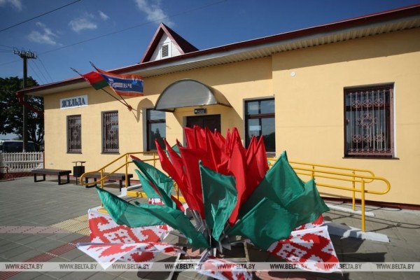 Жизнь достойна блокбастера. Под Пинском установили мемориальную доску борцу за воссоединение Беларуси