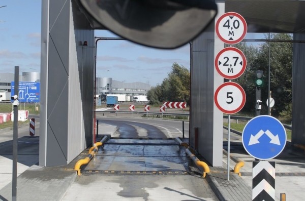 Что говорят водители об обязательной дезинфекции транспорта на границе