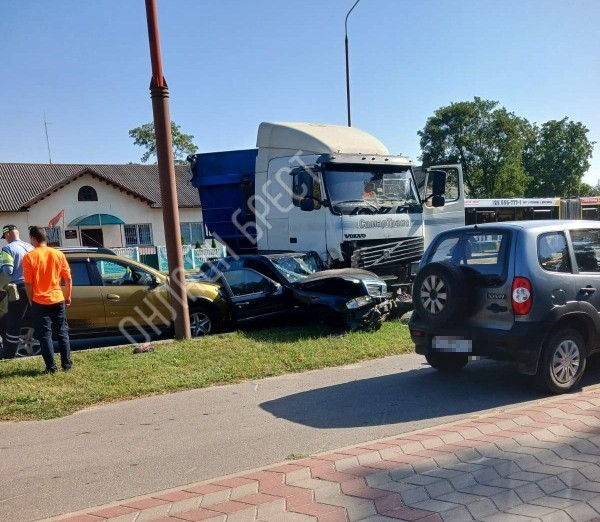 Читатель: Жесткое ДТП произошло в Бресте на Рябцева
Читатель: Жесткое ДТП произошло в Бресте на Рябцева