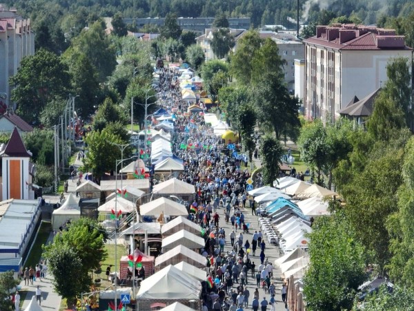 Ганцевичи встречают областные Дожинки. Фото и видео Ганцевичи встречают областные Дожинки. Фото и видео