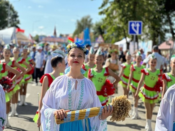 Ганцевичи встречают областные Дожинки. Фото и видео Ганцевичи встречают областные Дожинки. Фото и видео