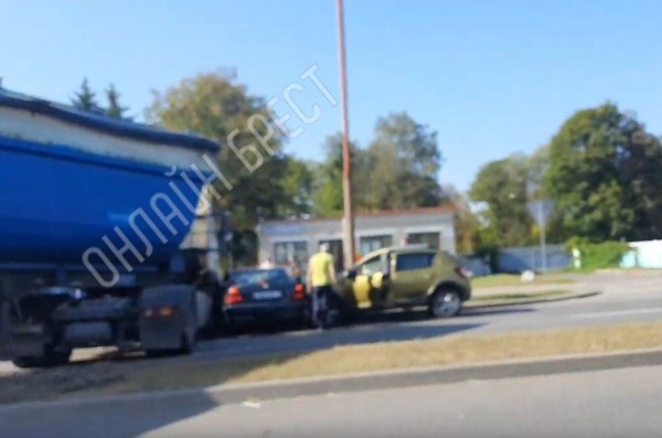 Читатель: Жесткое ДТП произошло в Бресте на Рябцева
Читатель: Жесткое ДТП произошло в Бресте на Рябцева