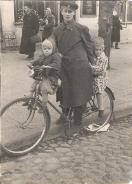 
                Брест, ул. Советская, около бывшего магазина «Мелодия», 1951 г.
            