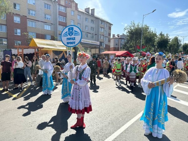 Ганцевичи встречают областные Дожинки. Фото и видео Ганцевичи встречают областные Дожинки. Фото и видео