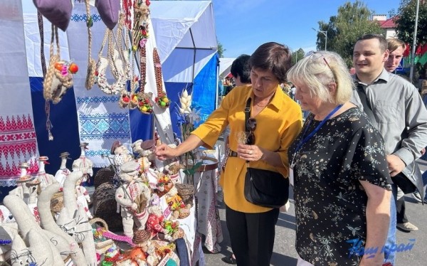 Ганцевичи встречают областные Дожинки. Фото и видео Ганцевичи встречают областные Дожинки. Фото и видео