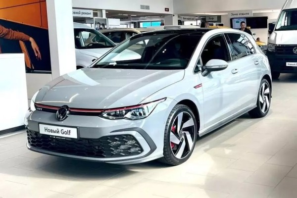 У белорусских дилеров появились «официальные» VW Golf – объявлены цены