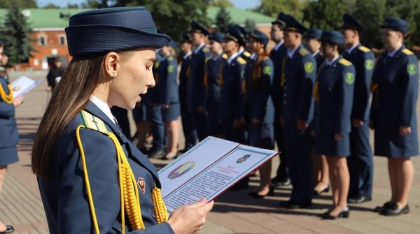 Почти 40 новобранцев-таможенников приняли присягу в Брестской крепости Почти 40 новобранцев-таможенников приняли присягу в Брестской крепости