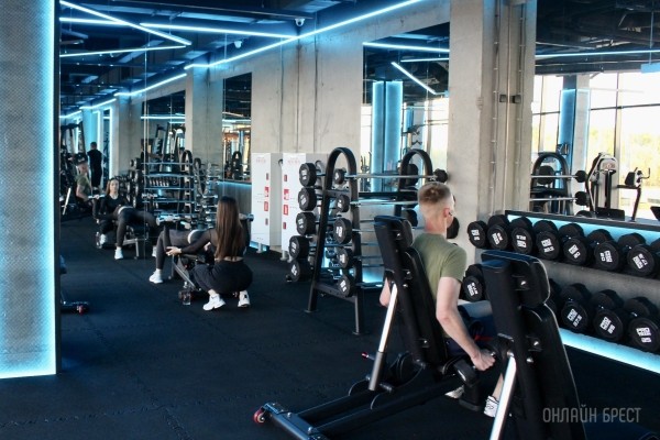 «GYM Express» на Варшавском шоссе - первый круглосуточный фитнес-клуб в Бресте. Высокотехнологичные тренажеры, финская сауна, бесплатная экскурсия, неоновый интерьер «GYM Express» на Варшавском шоссе - первый круглосуточный фитнес-клуб в Бресте. Высокотехнологичные тренажеры, финская сауна, бесплатная экскурсия, неоновый интерьер