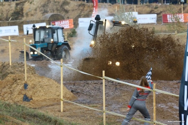 Такого вы еще не видели! Под Минском прошли гонки на тракторах