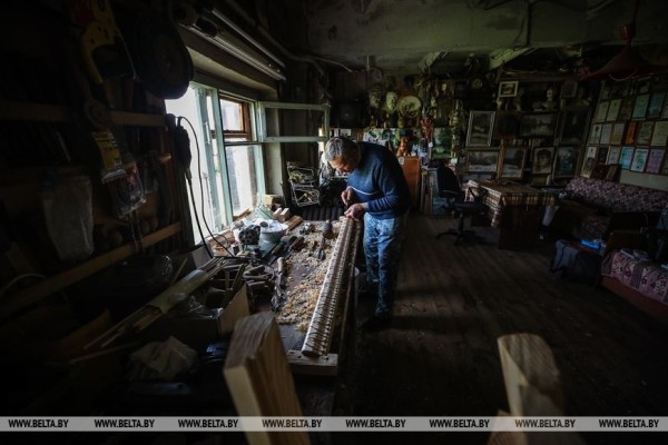 «Пусть люди получают удовольствие». Мастер из Каменецкого района создал более 300 деревянных скульптур «Пусть люди получают удовольствие». Мастер из Каменецкого района создал более 300 деревянных скульптур