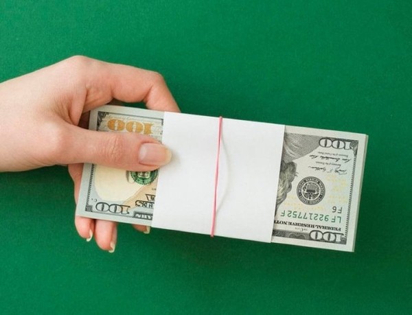 Иностранка получила штраф и лишилась $100 тыс. из-за недекларирования валюты на границе в Бресте Иностранка получила штраф и лишилась $100 тыс. из-за недекларирования валюты на границе в Бресте