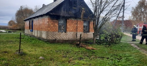 В Каменецком районе произошел пожар. Хозяйка дома госпитализирована В Каменецком районе произошел пожар. Хозяйка дома госпитализирована
