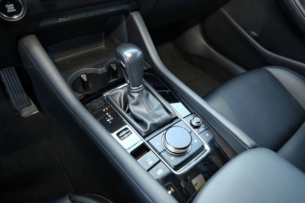 Тачка из США. Белорус восстановил полноприводный хетчбэк Mazda 3 — сколько стоил ремонт?