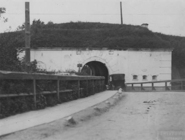 
                Читатель: Дорога в Брестскую крепость, 1930 год
            