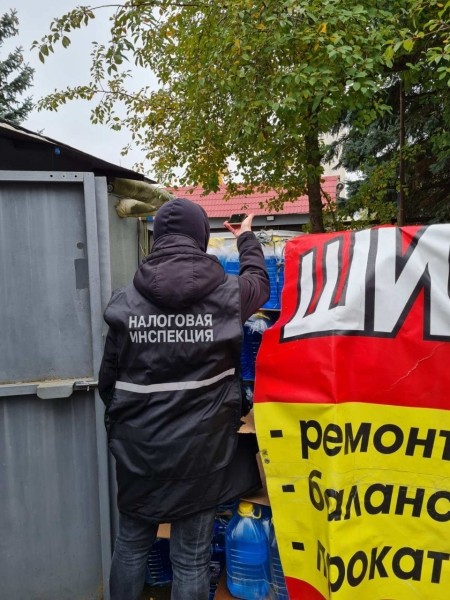 Налоговая проверила оптового поставщика «незамерзайки»: более 29 000 литров взялись непонятно откуда