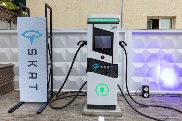 В Беларуси появился новый бренд ЭЗС. Первую станцию открыли в Колодищах