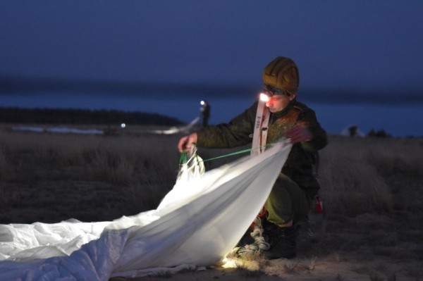 Сегодняшние прыжки из самолета Ил-76МД под Брестом. Смотрите фото Сегодняшние прыжки из самолета Ил-76МД под Брестом. Смотрите фото