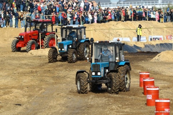 Такого вы еще не видели! Под Минском прошли гонки на тракторах