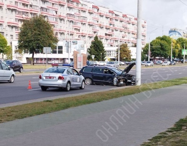 Читатель: На Московской в Бресте в ДТП попал Passat
             
                Читатель: На Московской в Бресте в ДТП попал Passat