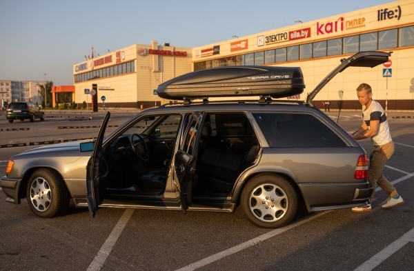 «Для меня она бесценна». Белорус восстановил 31-летний Mercedes-Benz (S124) до идеального состояния «Для меня она бесценна». Белорус восстановил 31-летний Mercedes-Benz (S124) до идеального состояния