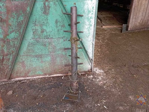 В полоцком районе спасатели достали молодого человека, зажатого в кормораздаточном прицепе. Видео и фото В полоцком районе спасатели достали молодого человека, зажатого в кормораздаточном прицепе. Видео и фото