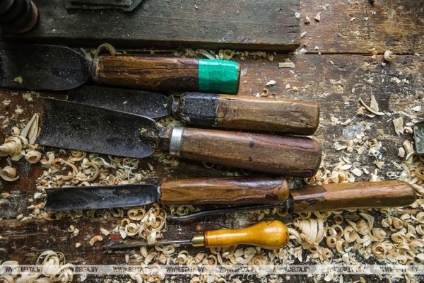 «Пусть люди получают удовольствие». Мастер из Каменецкого района создал более 300 деревянных скульптур «Пусть люди получают удовольствие». Мастер из Каменецкого района создал более 300 деревянных скульптур