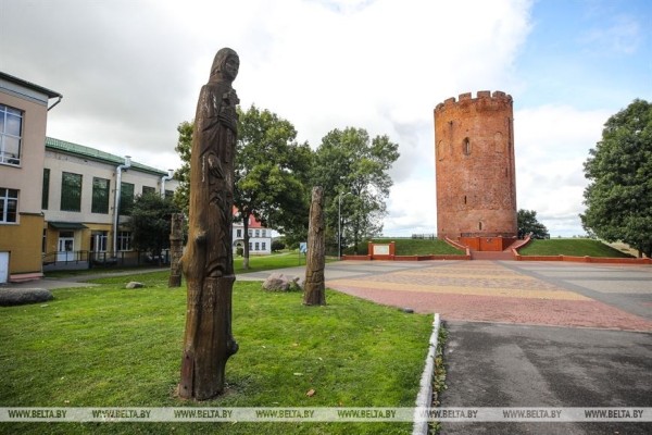 «Пусть люди получают удовольствие». Мастер из Каменецкого района создал более 300 деревянных скульптур «Пусть люди получают удовольствие». Мастер из Каменецкого района создал более 300 деревянных скульптур